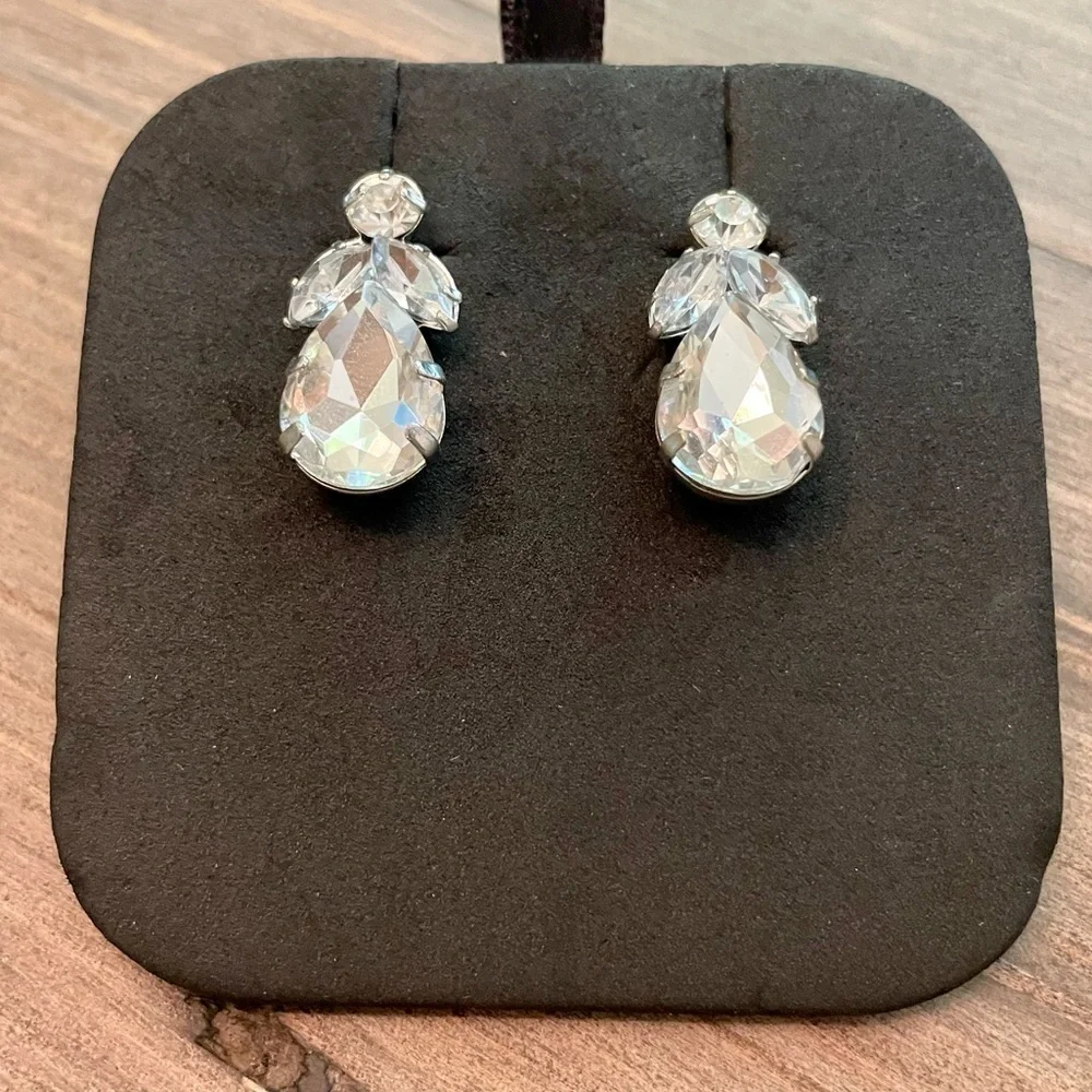 𝅺OLD Navy Crystal drop post earrings